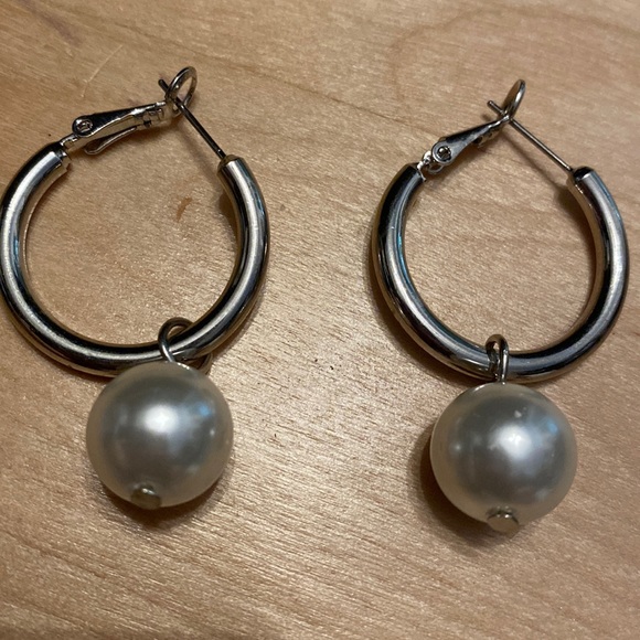 Cato silver tone dangling hoop pierced earrings with pearl drop - Picture 2 of 5
